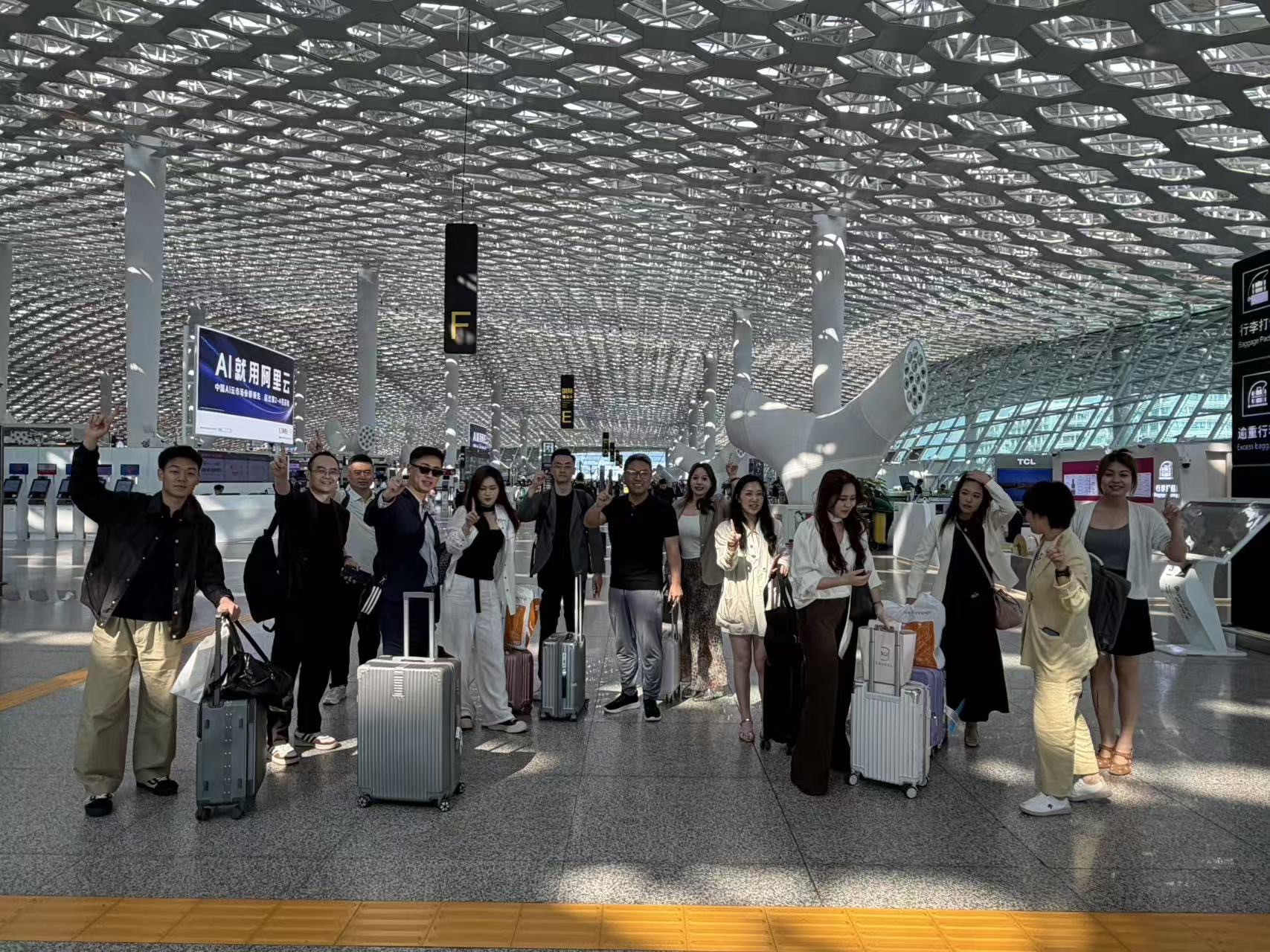 深港研学之行|沪上同仁赴深港实地考察,跨城联动共探高端不动产发展新机遇