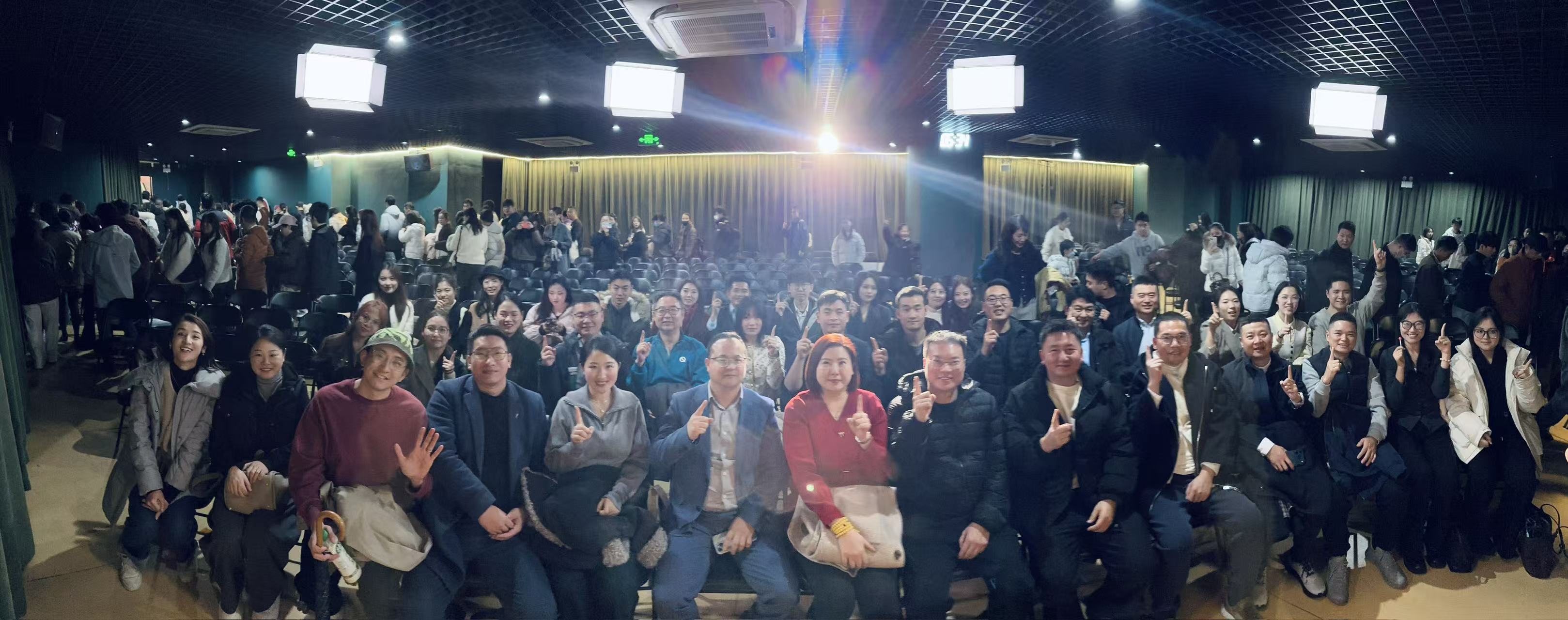 元旦喜乐汇:沪深联动脱口秀团建,合伙人喜提新车共启新程